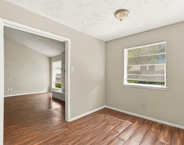 4530 Enchantedgate Drive - Photo Thumbnail 7