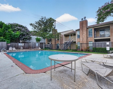 700 Thicket Lane - Photo Thumbnail 4