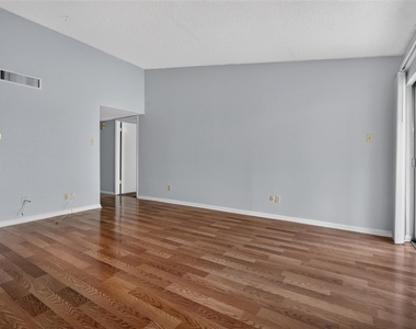 700 Thicket Lane - Photo Thumbnail 10