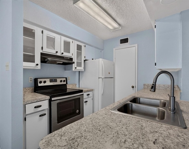 700 Thicket Lane - Photo Thumbnail 14