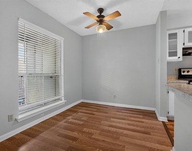 700 Thicket Lane - Photo Thumbnail 13