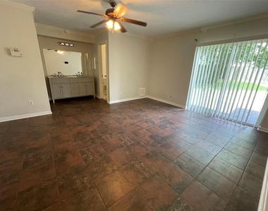 6943 Foxhurst Lane - Photo Thumbnail 4