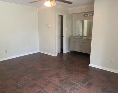 6943 Foxhurst Lane - Photo Thumbnail 7