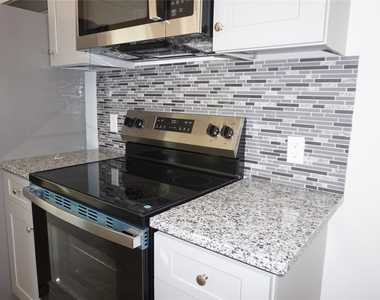 9826 Arbor Oaks - Photo Thumbnail 14