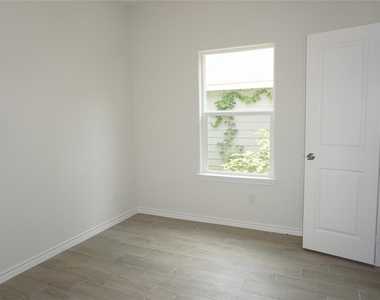 9826 Arbor Oaks - Photo Thumbnail 8