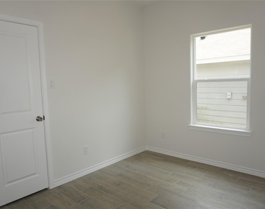 9826 Arbor Oaks - Photo Thumbnail 6