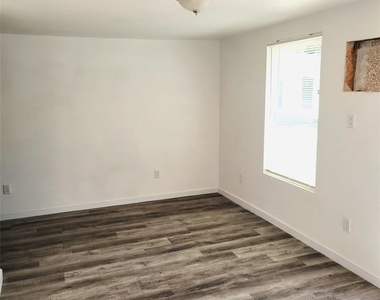 6901 Dumble Street - Photo Thumbnail 9