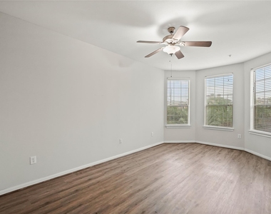 7575 Kirby Drive - Photo Thumbnail 12