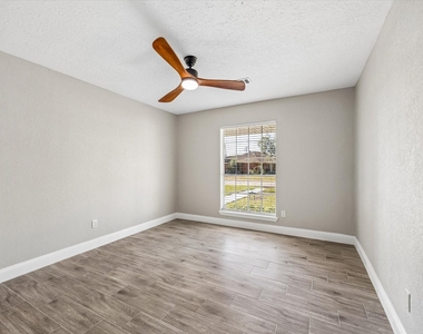 11027 Sagehill Drive - Photo Thumbnail 14