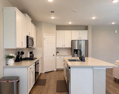 2947 Golden Dust Dr - Photo Thumbnail 4