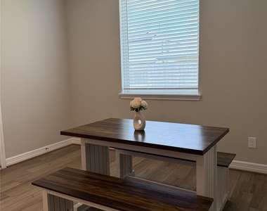 2947 Golden Dust Dr - Photo Thumbnail 5