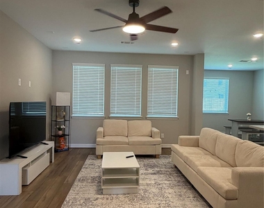 2947 Golden Dust Dr - Photo Thumbnail 1