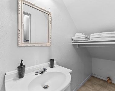 2509 Whitney Street - Photo Thumbnail 18