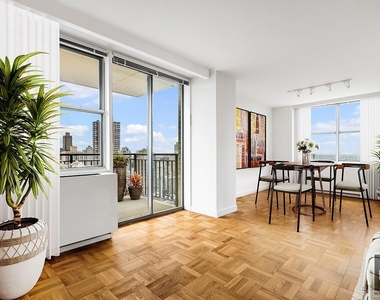 East 75th Street - Photo Thumbnail 3
