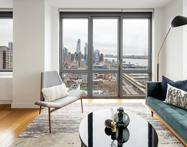 West 57th Street - Photo Thumbnail 3