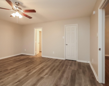 5016 Asia Lane - Photo Thumbnail 8