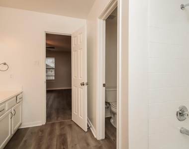 5016 Asia Lane - Photo Thumbnail 11