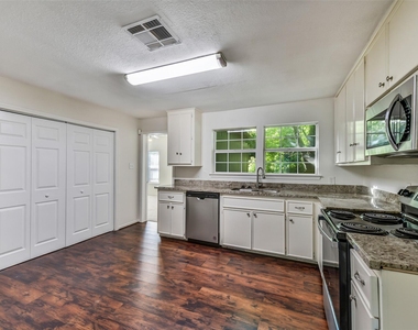 809 Chestnut Street - Photo Thumbnail 9