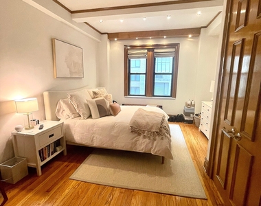 West 58th Street - Photo Thumbnail 3