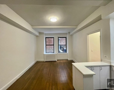 East 46 Street - Photo Thumbnail 1