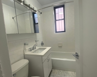 East 46 Street - Photo Thumbnail 4
