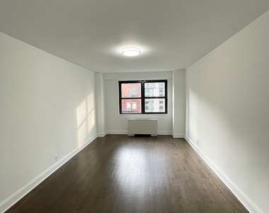 East 89th Street - Photo Thumbnail 7