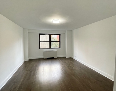 East 89th Street - Photo Thumbnail 11