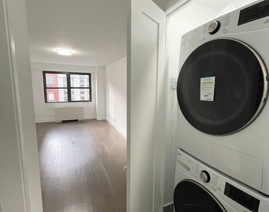 East 89th Street - Photo Thumbnail 18