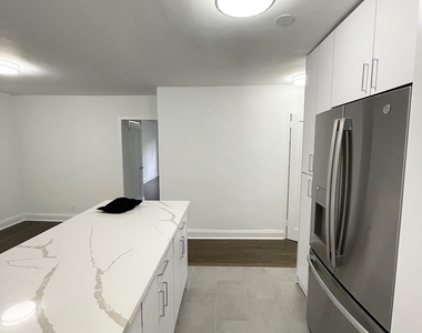 East 89th Street - Photo Thumbnail 15