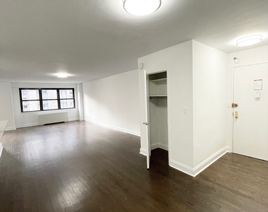 East 89th Street - Photo Thumbnail 5
