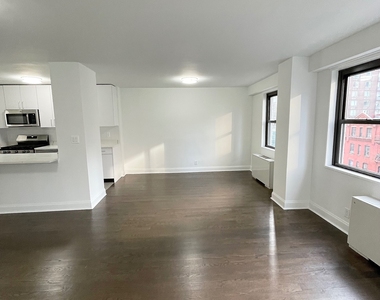 East 89th Street - Photo Thumbnail 6