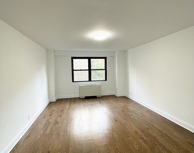 East 89th Street - Photo Thumbnail 12