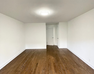 East 89th Street - Photo Thumbnail 14