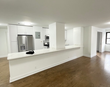 East 89th Street - Photo Thumbnail 2