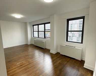 East 89th Street - Photo Thumbnail 3