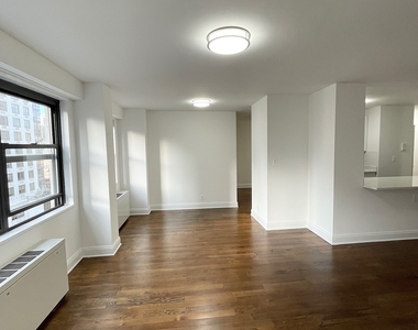 East 89th Street - Photo Thumbnail 2