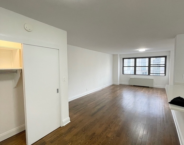 East 89th Street - Photo Thumbnail 6