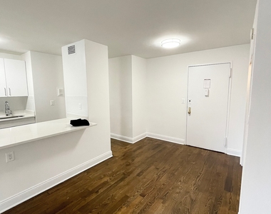 East 89th Street - Photo Thumbnail 8