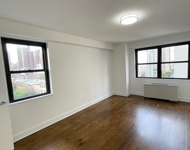 East 89th Street - Photo Thumbnail 9