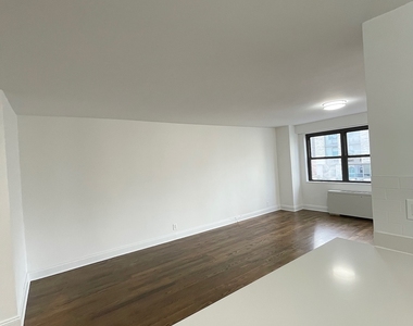 East 89th Street - Photo Thumbnail 15