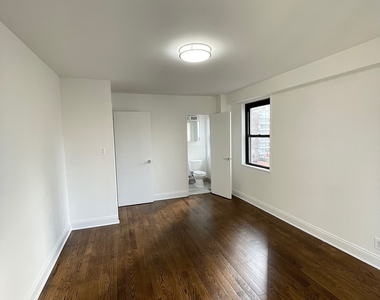 East 89th Street - Photo Thumbnail 10