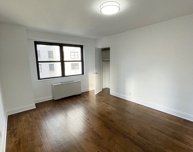 East 89th Street - Photo Thumbnail 11