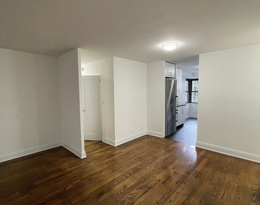 East 89th Street - Photo Thumbnail 4