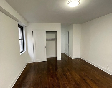 East 89th Street - Photo Thumbnail 10