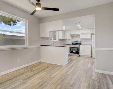 10403 Stockman Lane - Photo Thumbnail 7