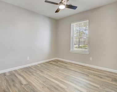 10403 Stockman Lane - Photo Thumbnail 15