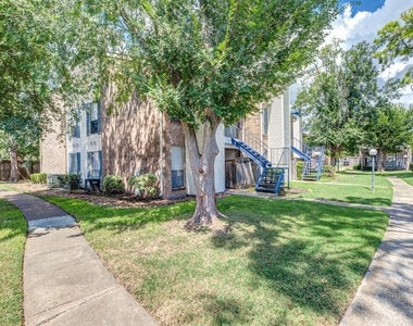 3900 Woodchase Drive - Photo Thumbnail 16