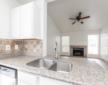 3900 Woodchase Drive - Photo Thumbnail 8