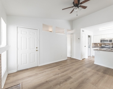 3900 Woodchase Drive - Photo Thumbnail 4