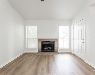 3900 Woodchase Drive - Photo Thumbnail 2